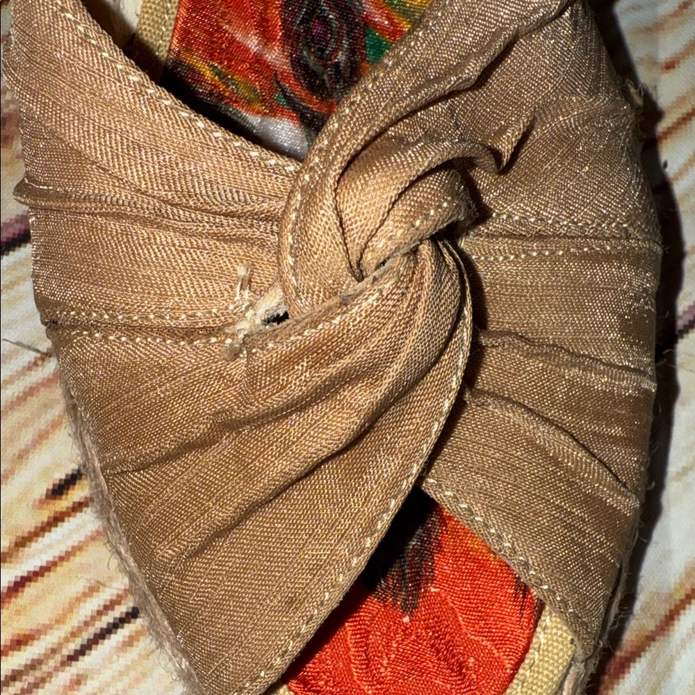 Soft Style Beige Peep-Toe Wedges Size 8.5 - Picture 13 of 15